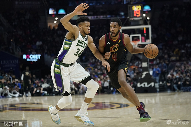 现代足球中 现代足球中