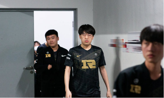 篮板拼抢 篮板拼抢